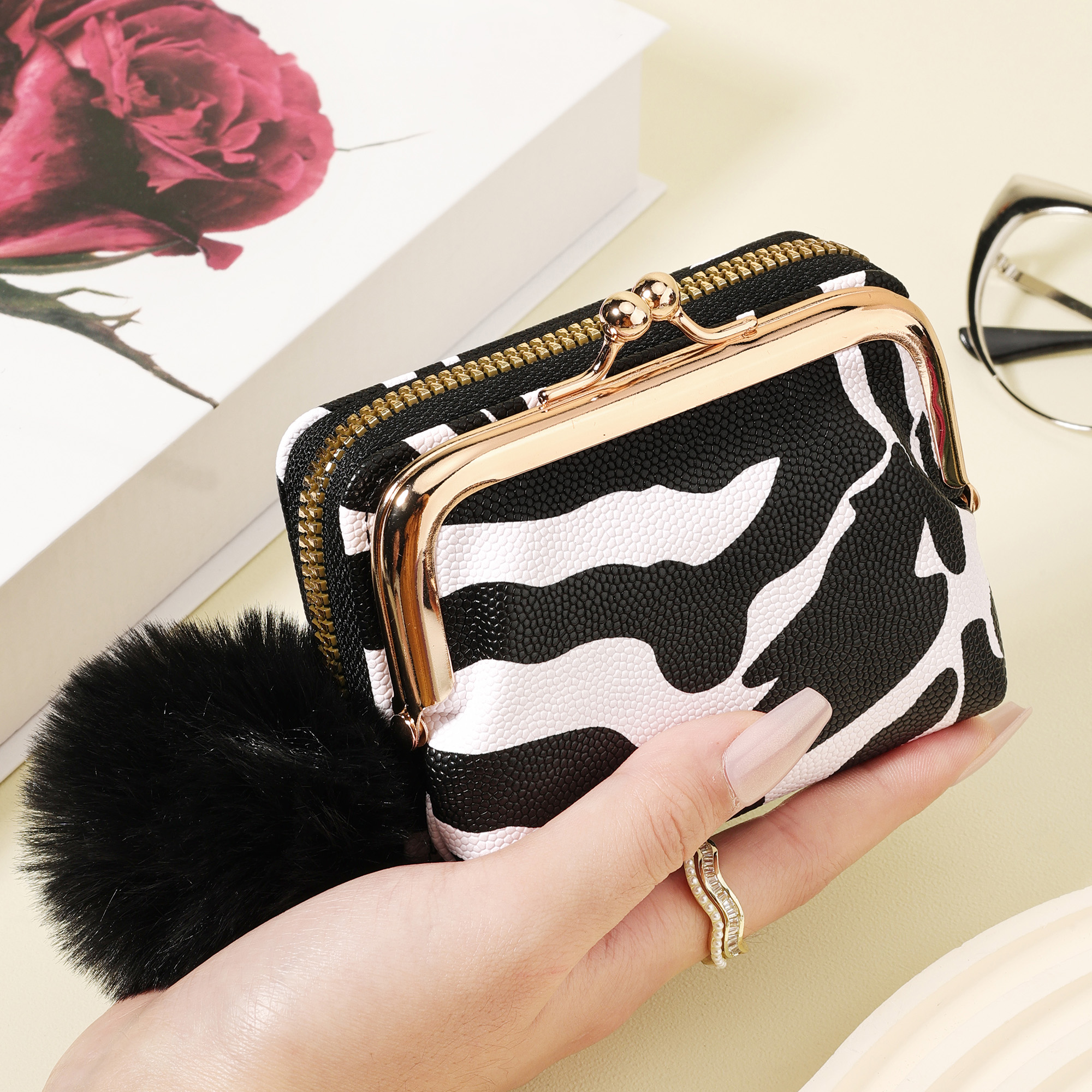Fashionable zebra print coin w - огляд і ціна Zebra Tablet Accessories