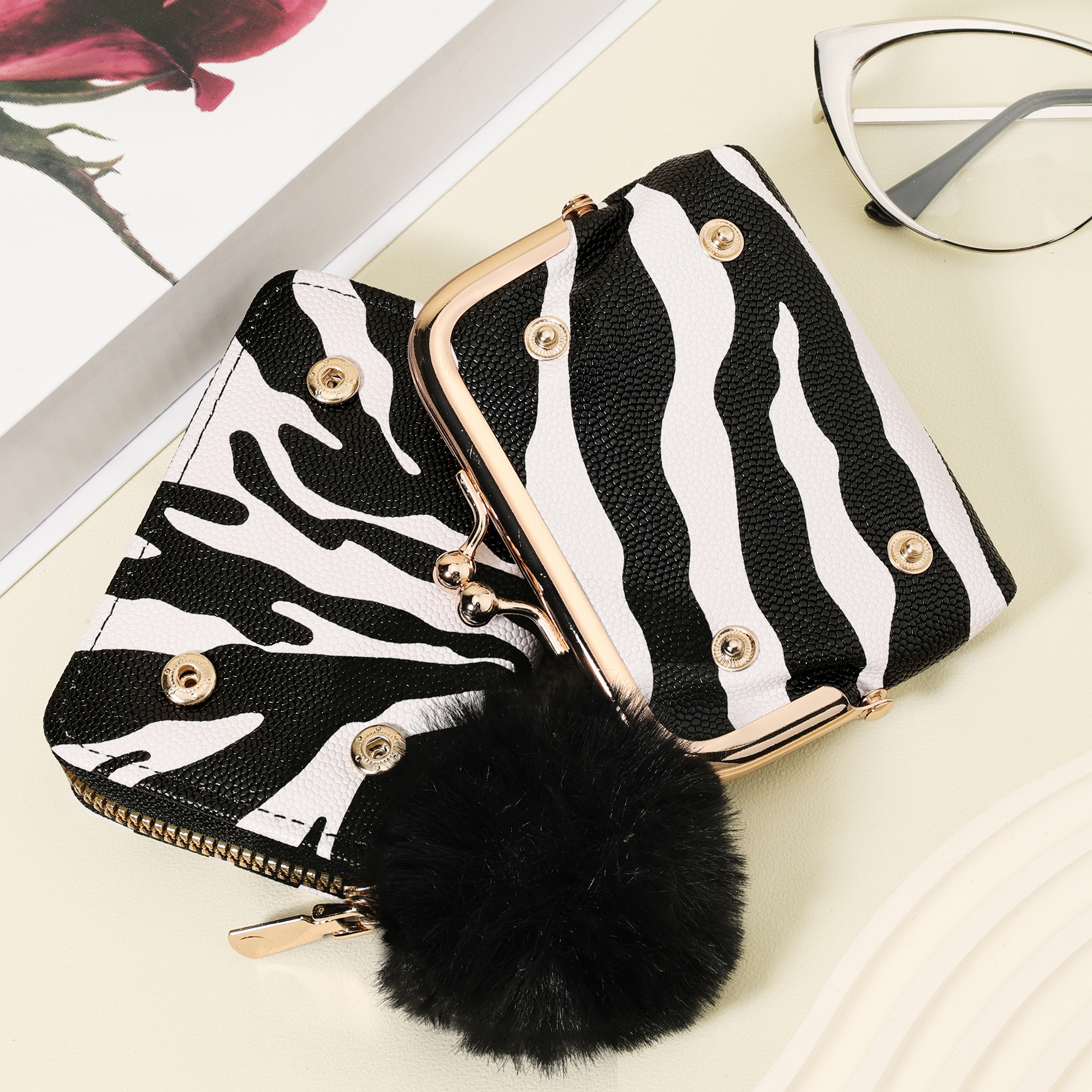 Fashionable zebra print coin w - огляд і ціна Zebra Tablet Accessories